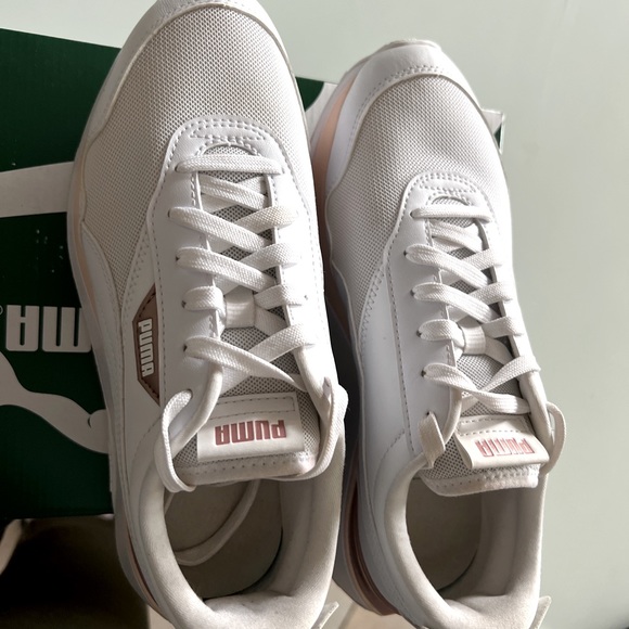 Puma sneakers (39- fit best 8.5) - Picture 3 of 6